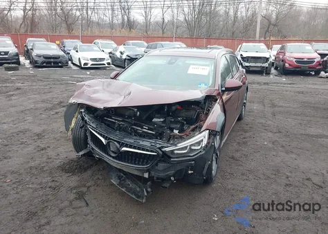 2018 Buick Regal Tourx Essence z USA, uszkodzony, nr VIN W04GV8SX4J1084287